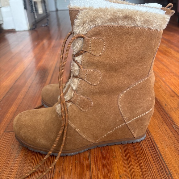 Baretraps bonnie tan suede faux fur lined wedge heeled boots size 9 - Picture 4 of 4